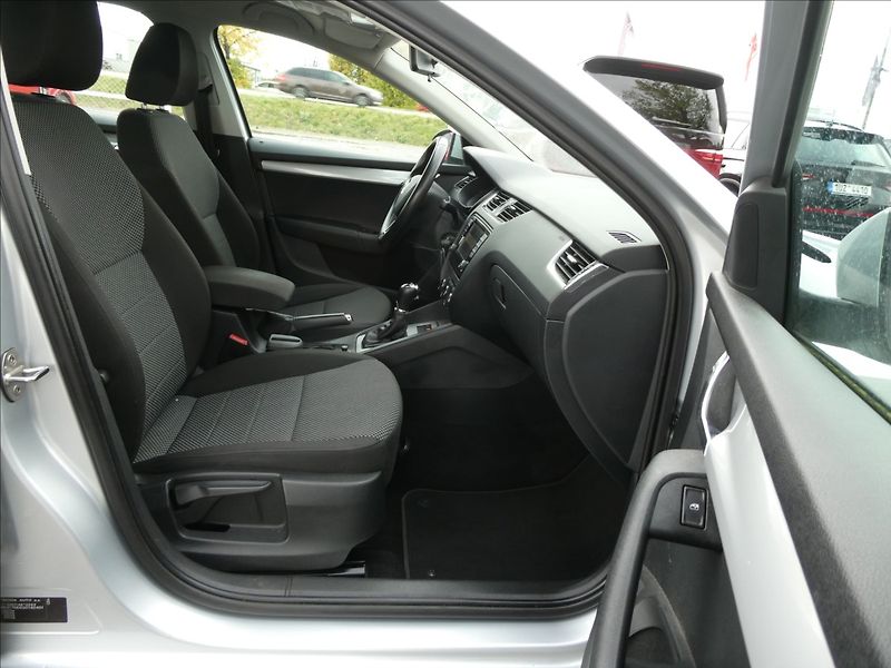 Škoda Octavia 1,4 TSi 110kW DSG, 2x Alu kola - fotka 24 z 42