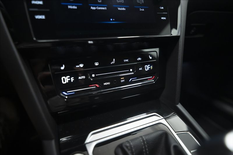 Volkswagen Arteon 2,0 TDI DSG R-LINE 1. MAJ ČR - fotka 26 z 36