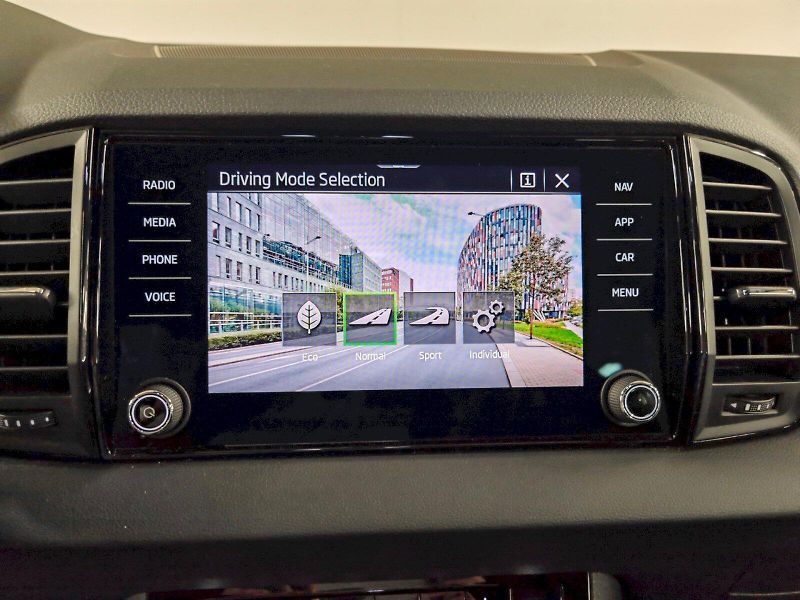 Škoda Karoq (2025) 1.5 TSI 110 kW DSG Sportline - fotka 14 z 31