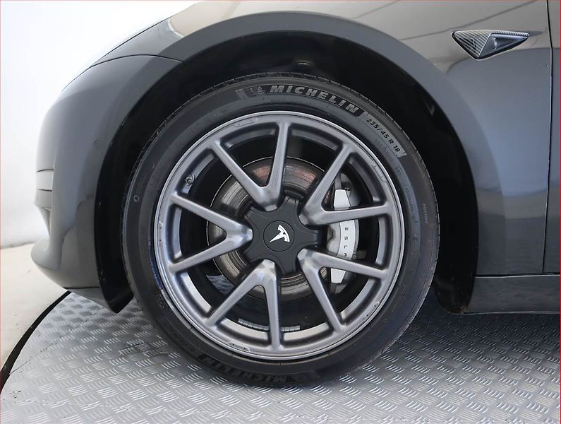 Tesla Model 3 (2019) Std Range Plus 52kWh, SoH 80% - fotka 15 z 25