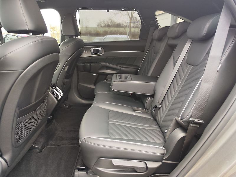 Kia Sorento 2.2 CRDI/142kW Top DCT 4x4 - fotka 14 z 37