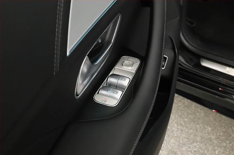 Mercedes-Benz GLE (2024) 450 d, AMG Line, HUD - fotka 20 z 22