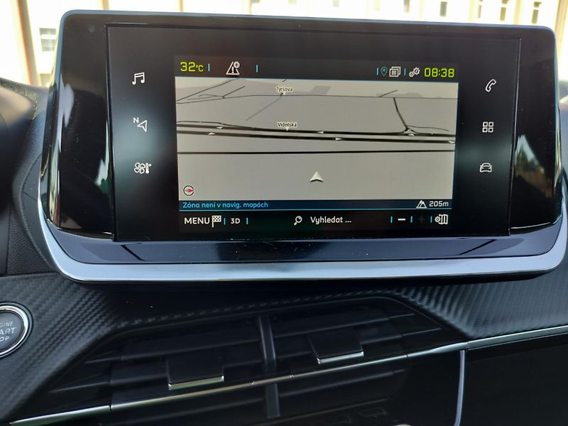 Peugeot 208 e, navigace - fotka 14 z 27