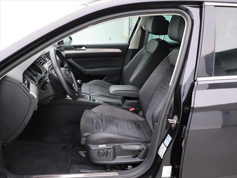 Volkswagen Passat 2,0 TDI 110 kW 4Motion Highlin - fotka 10 z 25