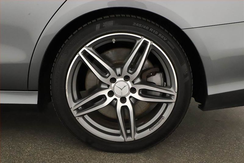 Mercedes-Benz Třídy E (2018) E 53 AMG 4MATIC+ - fotka 20 z 20