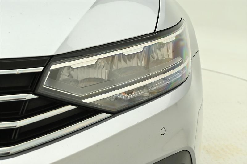 Volkswagen Passat 2,0 TDI 140 kW DSG ELEGANCE Zá - fotka 30 z 32