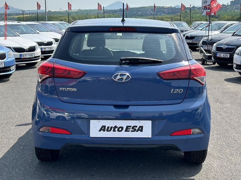 Hyundai i20 (2015) 1.2i, 1.maj,ČR, servis.kniha - fotka 5 z 16