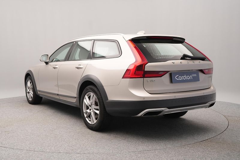 Volvo V90 CC D4 AWD MOMENTUM AUT - fotka 8 z 46
