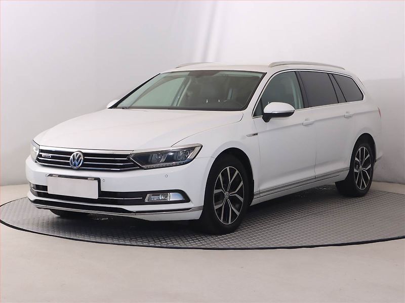 Volkswagen Passat (2016) 2.0 TDI, 4X4, Automat, Kůže - fotka 2 z 22