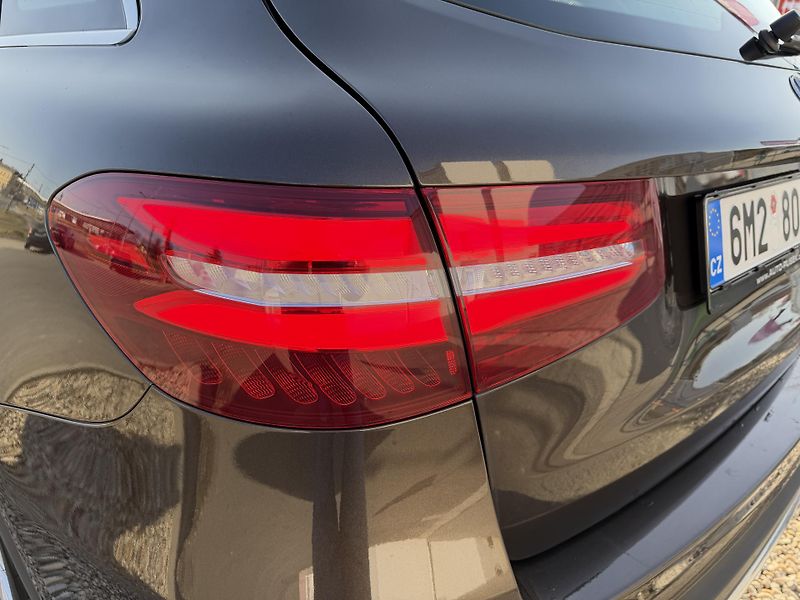 Mercedes-Benz GLC 220d 125kW 4Matic - fotka 67 z 68