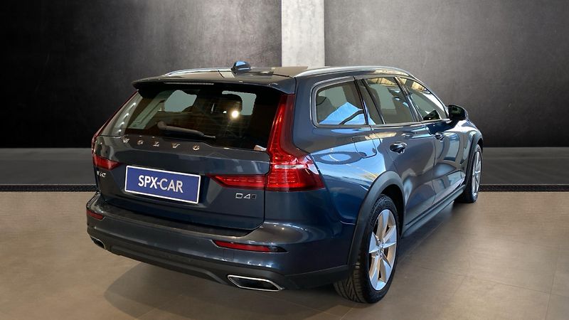 Volvo V60 Cross Country, D4 AWD Drive-E, - fotka 3 z 31