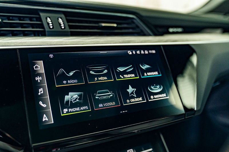 Audi e-tron 55 300kW Pano ACC 360 Tažné - fotka 27 z 42