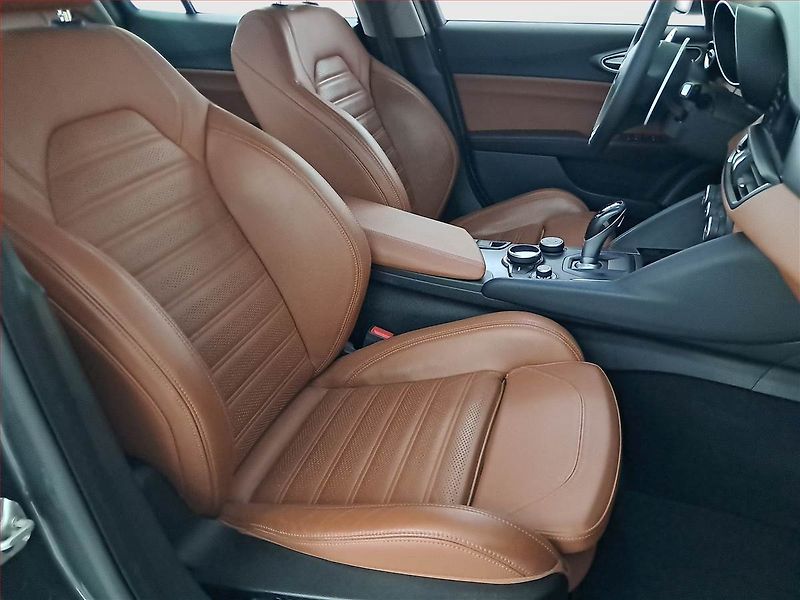 Alfa Romeo Giulia (2017) 2.0 Turbo - fotka 9 z 23