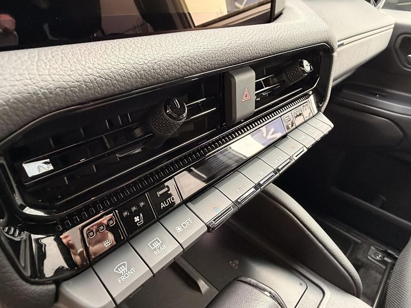 Toyota Land Cruiser 2.8-INVINCIBLE-ZÁRUKA-DPH - fotka 18 z 77