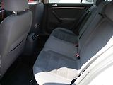 Volkswagen Golf (2009) 1.9 TDi, ČR, AC, výhřev sed - náhled 10