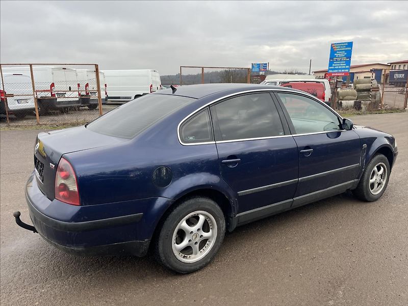 Volkswagen Passat 1.9 TDi NA NÁHRADNÍ DÍLY - fotka 5 z 24