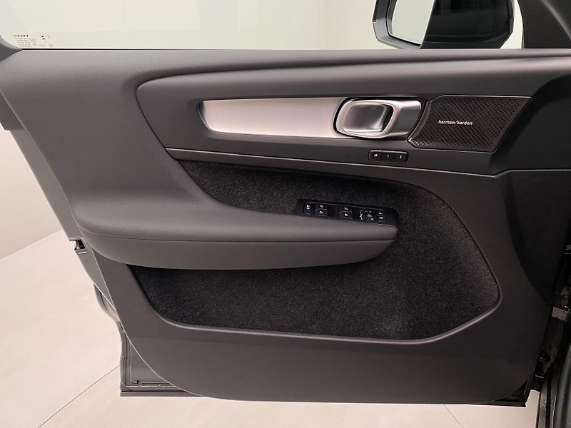 Volvo XC40 (2026) B4 AUT DARK PLUS - fotka 7 z 61