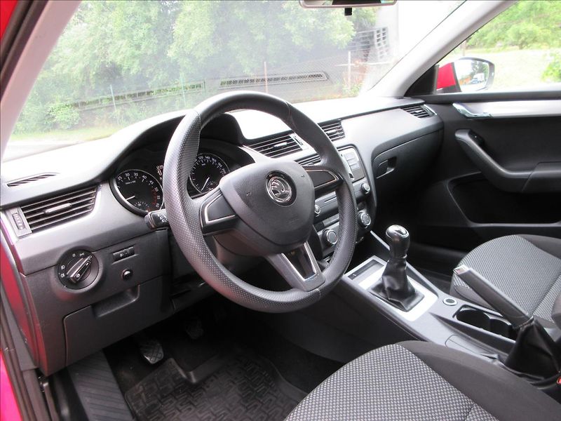 Škoda Octavia 1,6 TDi 81 Kw, Nové v ČR - fotka 12 z 25