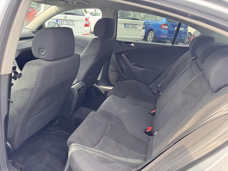 Volkswagen Passat B6 2.0 TDI,103 kW, 187 tis km, - fotka 17 z 21
