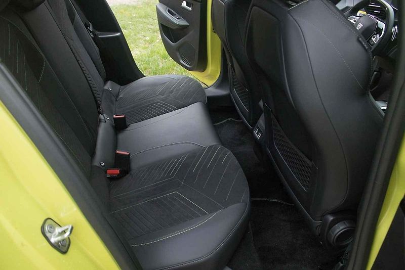 test Peugeot 208 hybrid