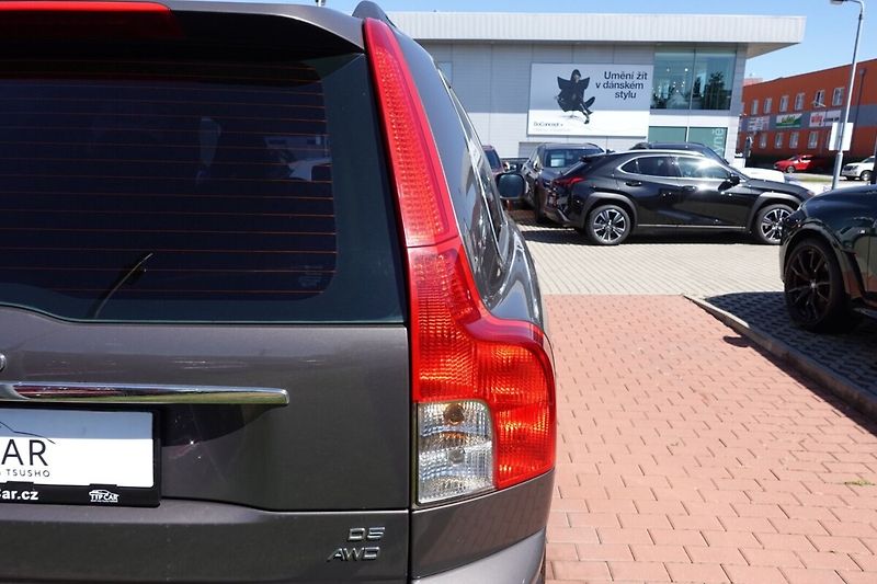 Volvo XC90 ZLEVNĚNO 2,4D5 136kW Summum 4x - fotka 27 z 28