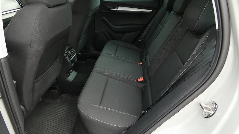 Škoda Karoq 1.5 TSI 110kW Fresh DSG - fotka 20 z 24