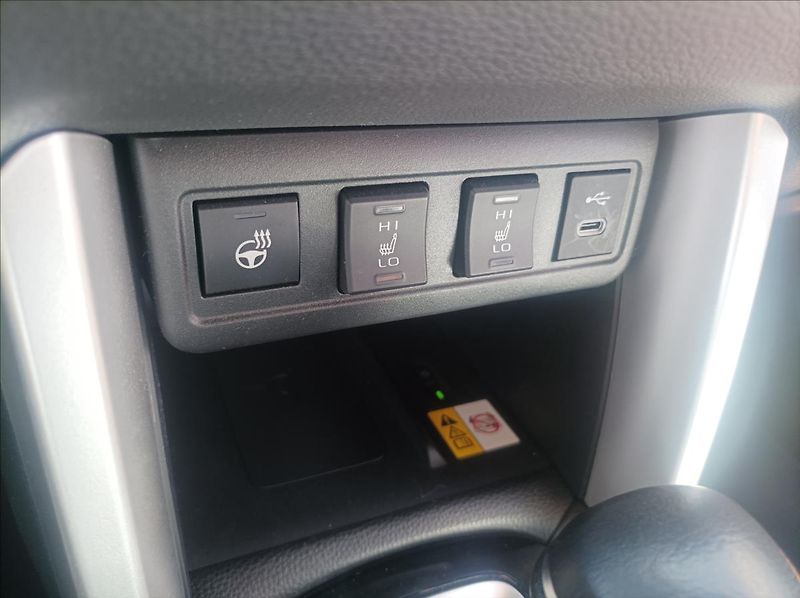 Toyota Corolla Cross 2,0 Executive Skyview - fotka 17 z 18