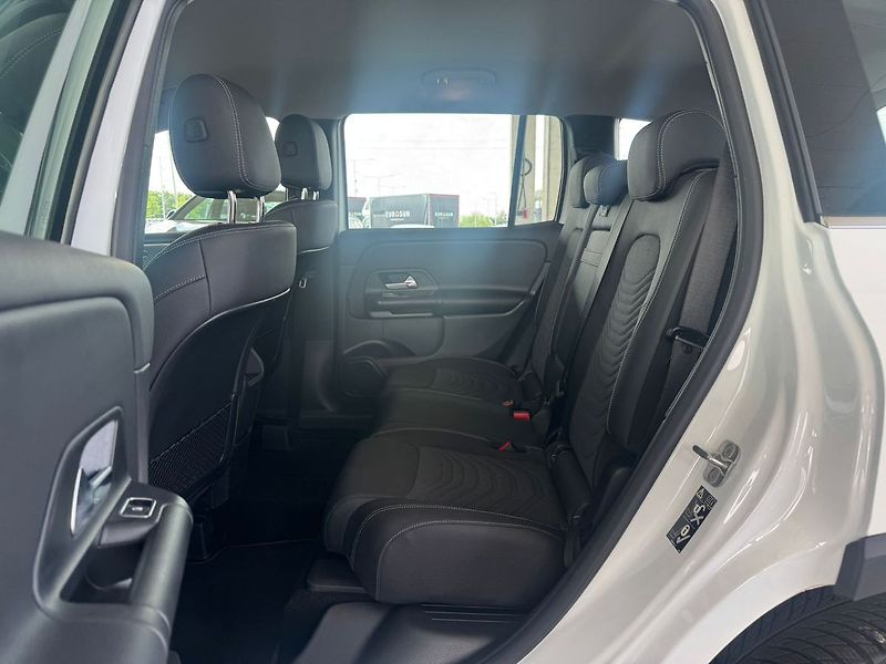 Mercedes-Benz GLB 220 4MATIC - fotka 17 z 20