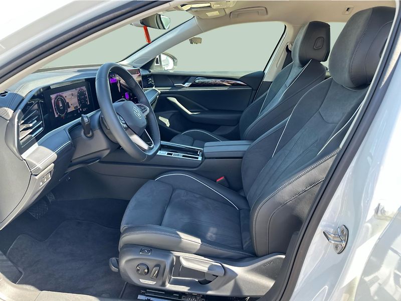 Volkswagen Passat Elegance 2,0 TDI 110 kW - fotka 11 z 23