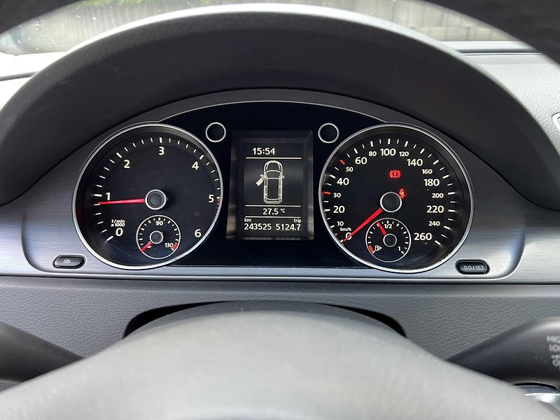 Volkswagen Passat 2.0 TDi 4MOTION 1.MAJ SERVISKA - fotka 15 z 19