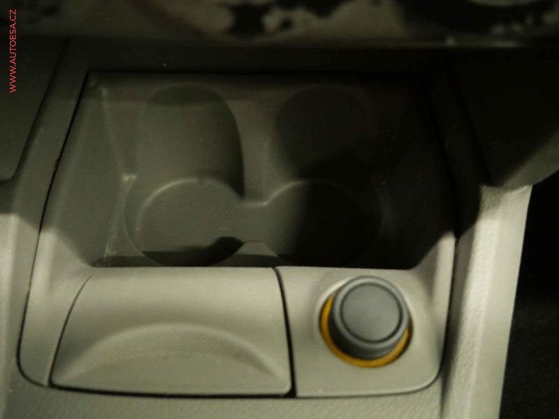 Renault Thalia (2010) 1.2i, ČR, Klima - fotka 17 z 17