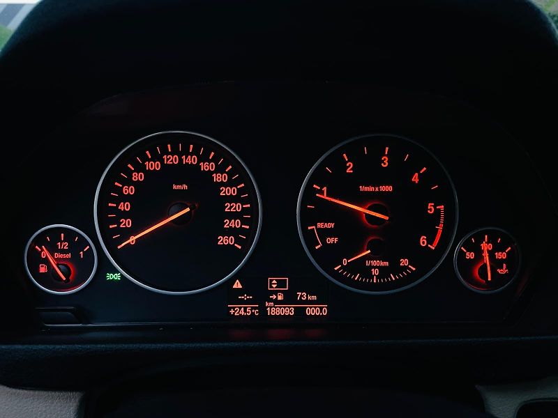 BMW Řada 3 318D GT MANUÁL KAMERA VÝHŘEV  - fotka 46 z 46