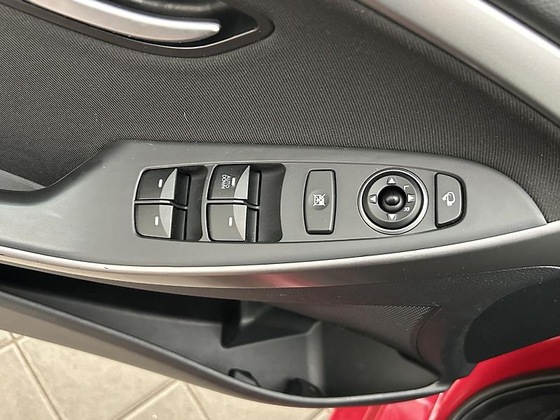 Hyundai i30 1.6  Trikolor - fotka 10 z 23
