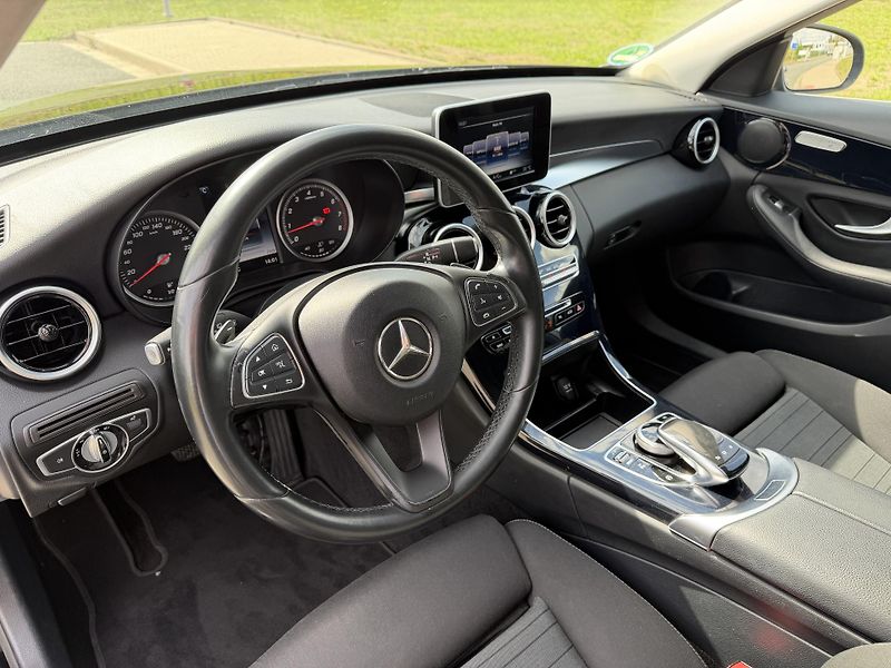 Mercedes-Benz Třídy C 180 CGI AUTOMAT LED NAVIGACE - fotka 11 z 38