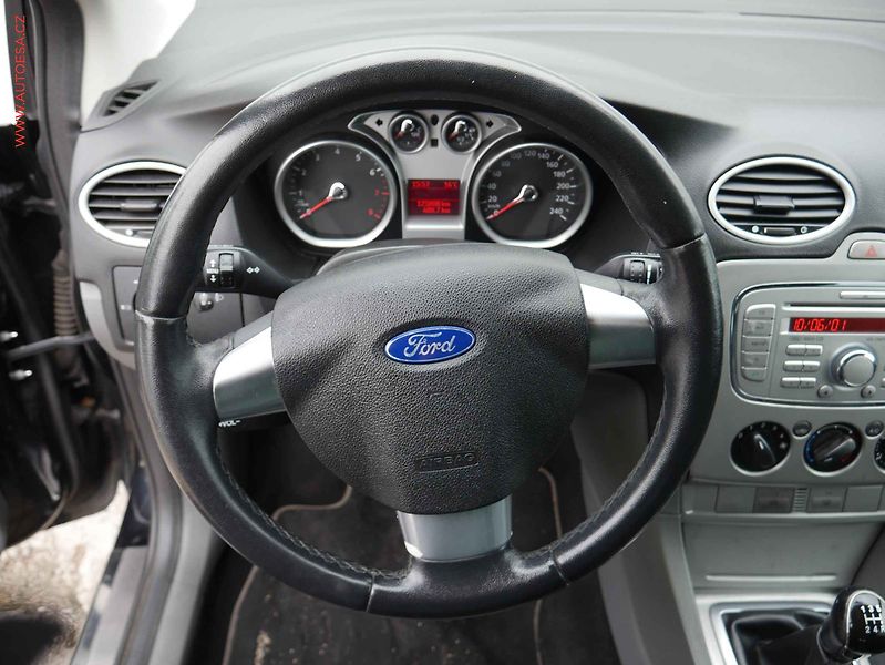 Ford Focus (2009) 1.6i, AC - fotka 14 z 17