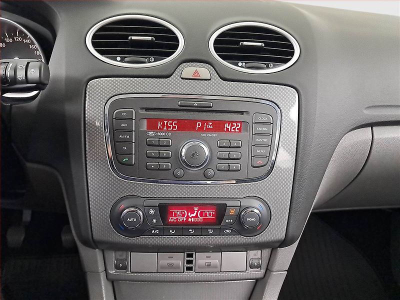 Ford Focus (2010) 1.8 16V, po STK, Tažné - fotka 12 z 14