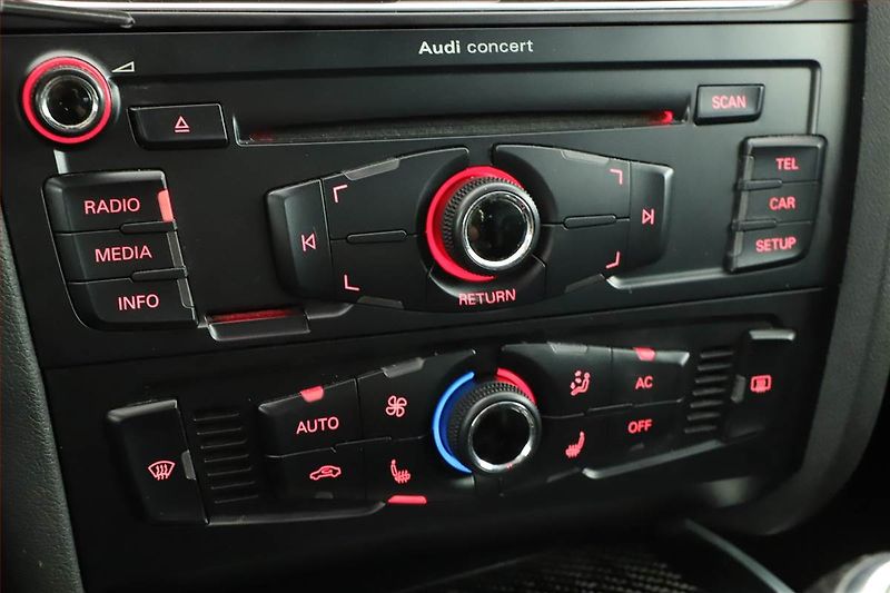 Audi A5 (2009) S-Line 2.0 TFSI, Xenony - fotka 10 z 14