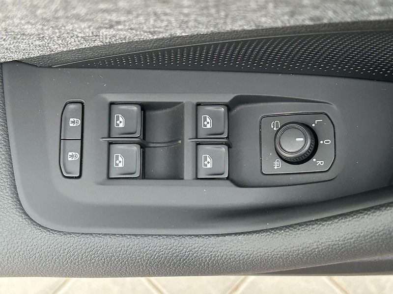 Škoda Superb 1.5 TSI Selection - fotka 16 z 28