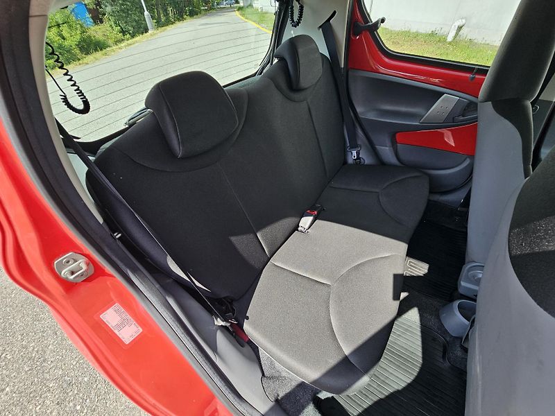 Toyota Aygo (2011) 1.0i KLIMA - fotka 15 z 17