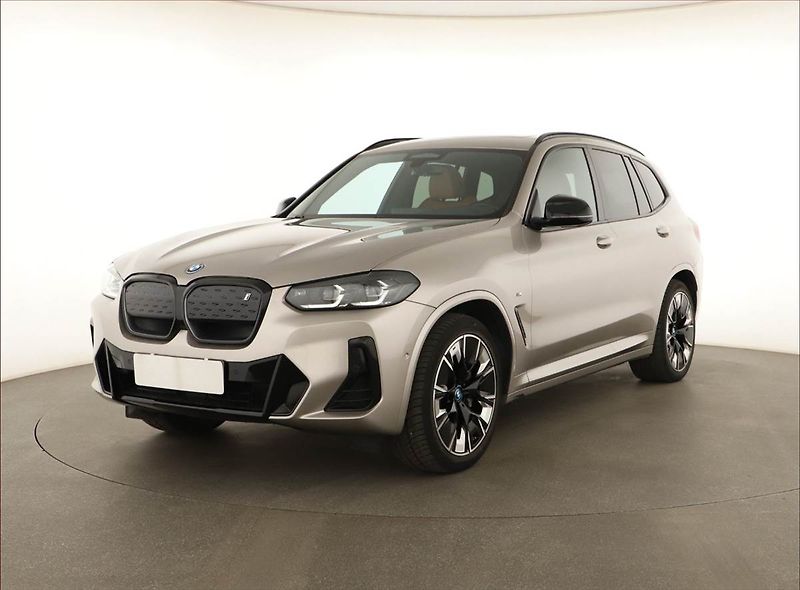 BMW iX3 (2022) 80 kWh, SoH 99% - fotka 2 z 20