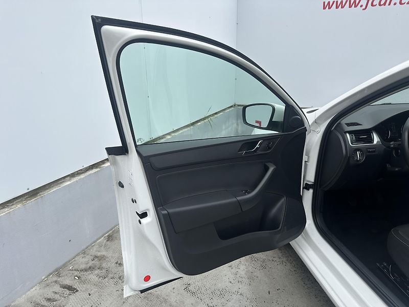 Škoda Rapid (2015) 1.6TDI 66kW ser.knížka - fotka 9 z 23
