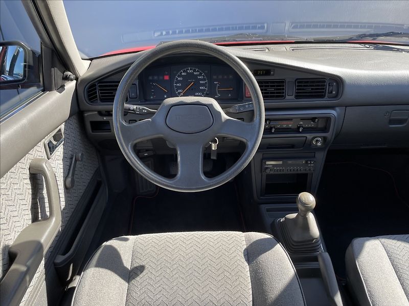 Mazda 626 2,0 D 44KW TOP ORIG. STAV - fotka 14 z 36