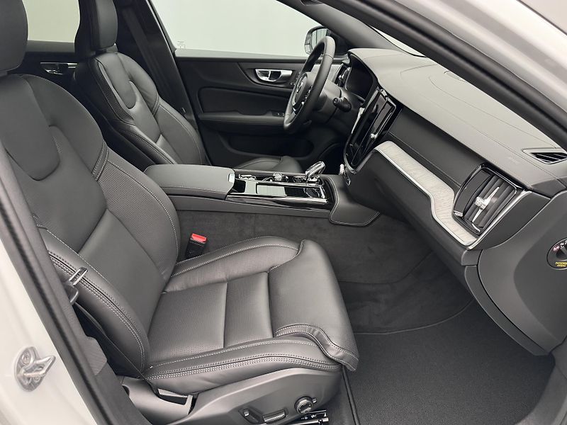 Volvo V60 (2026) T6 AWD Plug-in DARK ULTRA - fotka 23 z 24