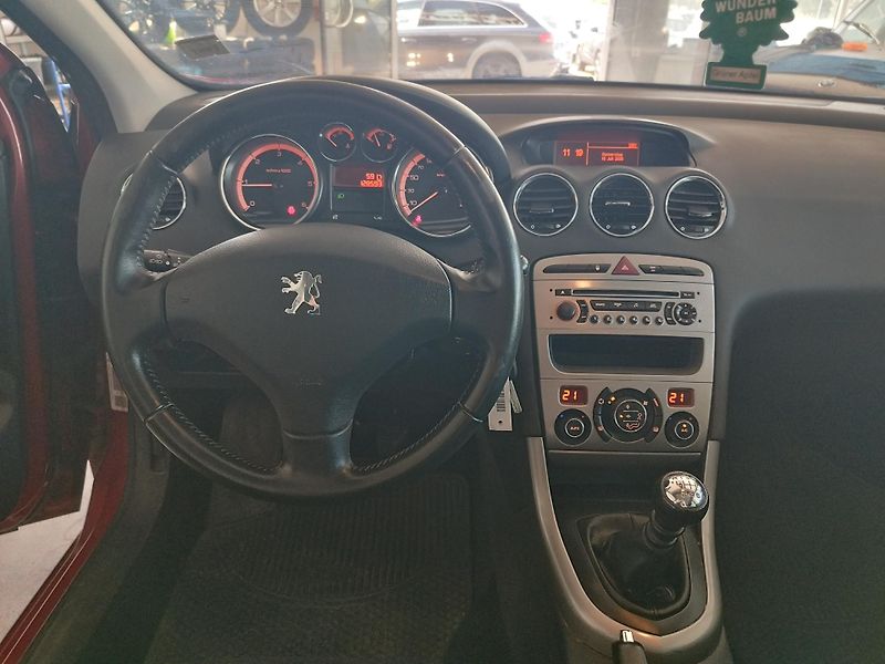 Peugeot 308 (2010) 1,6HDI,80KW,7MÍST,PANOR,SER.KN - fotka 21 z 31