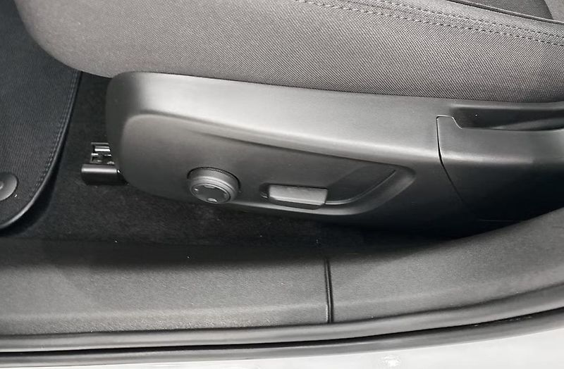 Polestar 2 LR AWD Pilot 360k BLIS Matrix - fotka 28 z 32