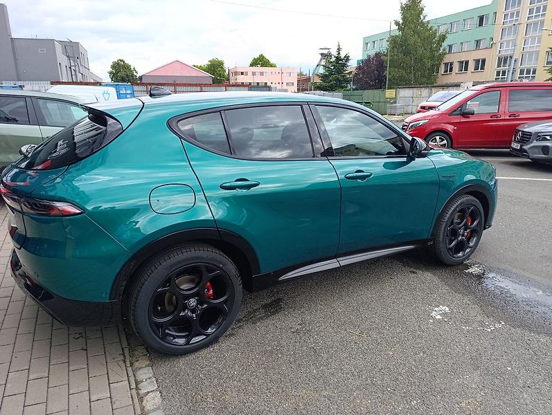 Alfa Romeo Tonale (2026) Veloce 1,5 Turbo Ibrida 175k - fotka 6 z 23
