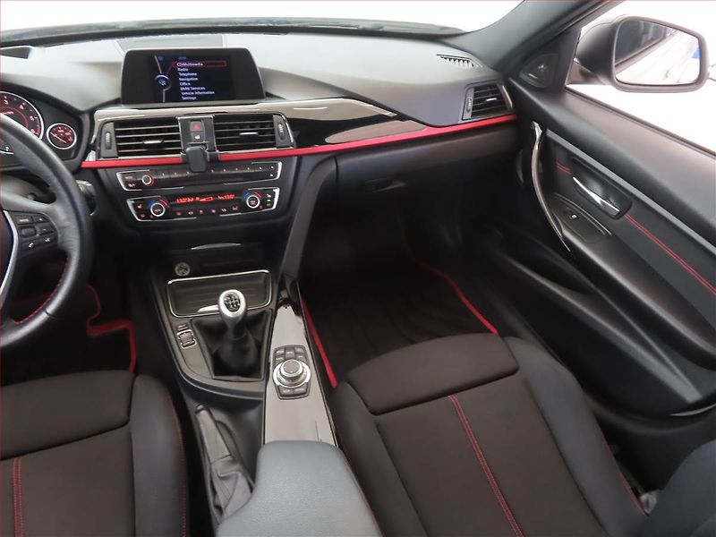 BMW Řada 3 (2012) Sport Line 320 d, Navi - fotka 8 z 14