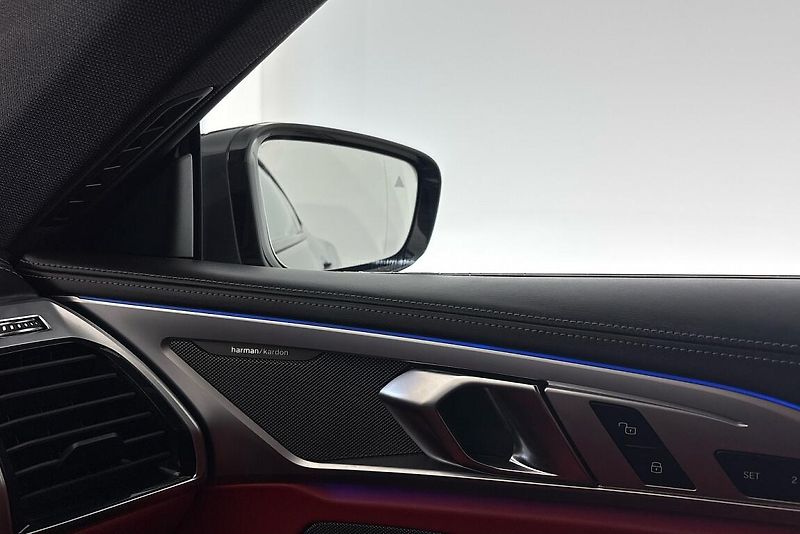 BMW Řada 8 M850i xDrive - fotka 18 z 26
