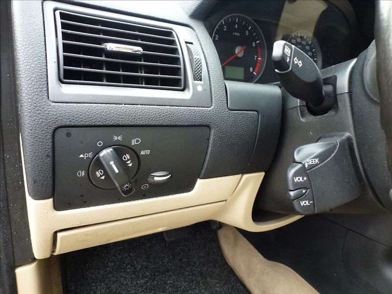 Ford Mondeo 2,5 i V6 24V Ghia Automat - fotka 31 z 49
