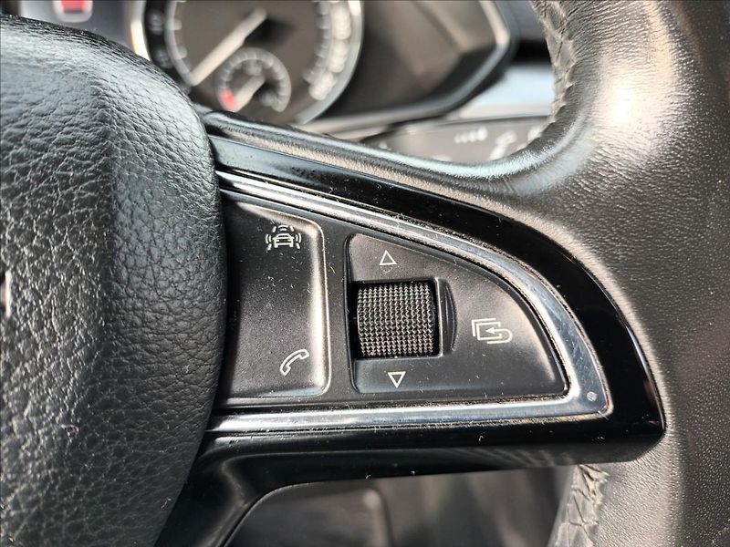 Škoda Superb 2,0 TDI,110KW,NAVI,VÝHŘEV, - fotka 27 z 41